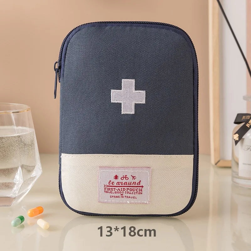 First Aid Kit Designed with Various Colors + a Cross Logo, Includes Multi-Size Sets Suitable for Different Scenarios: the Large Size Can Store Basic Medicines and Emergency Tools, Suitable for Family Use; the Medium and Small