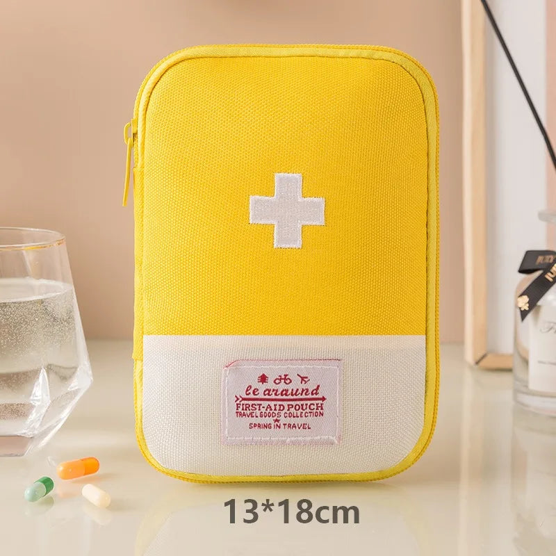 First Aid Kit Designed with Various Colors + a Cross Logo, Includes Multi-Size Sets Suitable for Different Scenarios: the Large Size Can Store Basic Medicines and Emergency Tools, Suitable for Family Use; the Medium and Small
