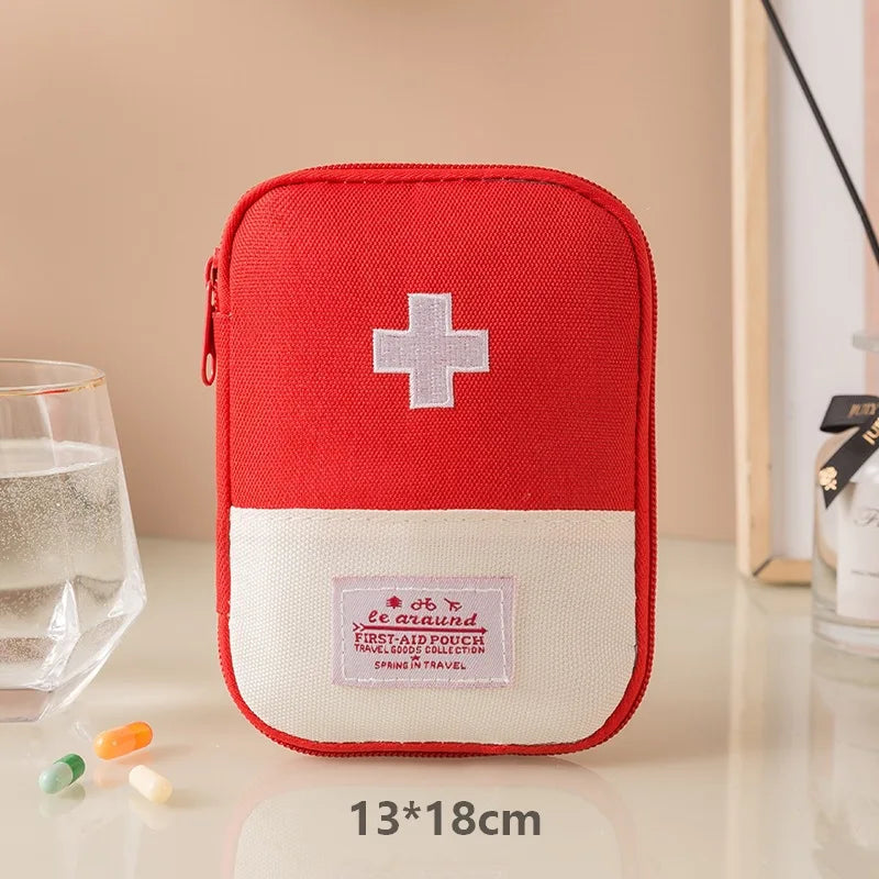 First Aid Kit Designed with Various Colors + a Cross Logo, Includes Multi-Size Sets Suitable for Different Scenarios: the Large Size Can Store Basic Medicines and Emergency Tools, Suitable for Family Use; the Medium and Small