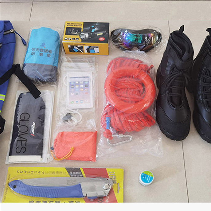 Family Outdoor Disaster Preparedness Emergency Kit